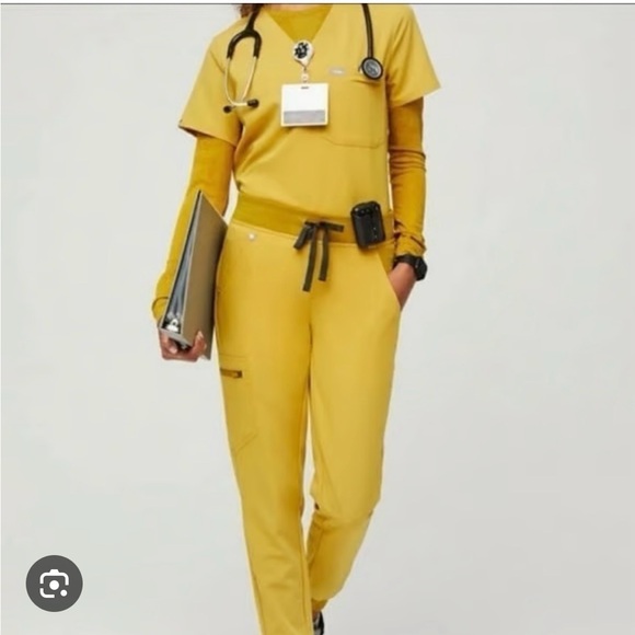 Figs Mustard Scrub Ensemble - Picture 2 of 3